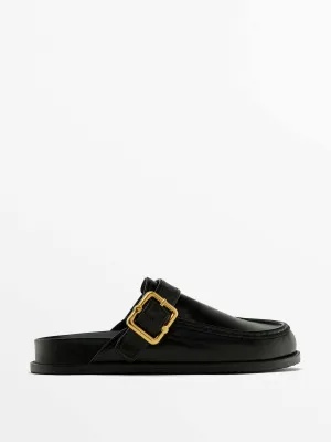 Leather clogs with buckle